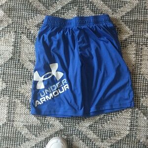 Under Armor shorts size boys Large